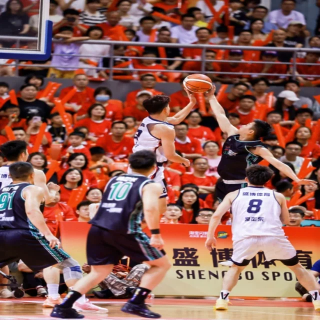 游泳比赛瞬间